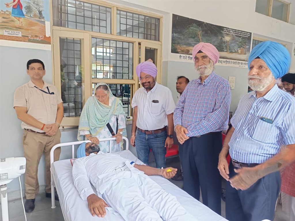Dr R  S Parmar  Sir  being facilitated by Honorable Health Minister